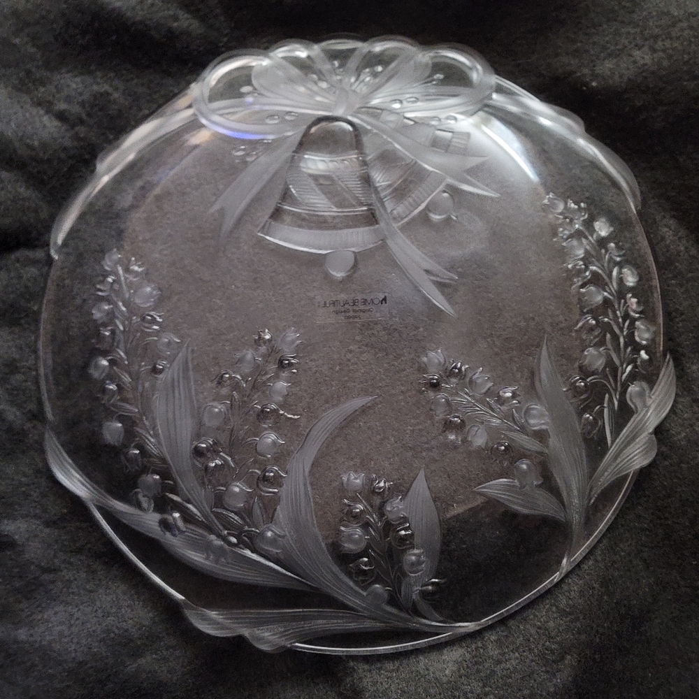 Vintage Home Beautiful bells and bows elegant 15" hostess etched glass platter - Picture 6 of 8